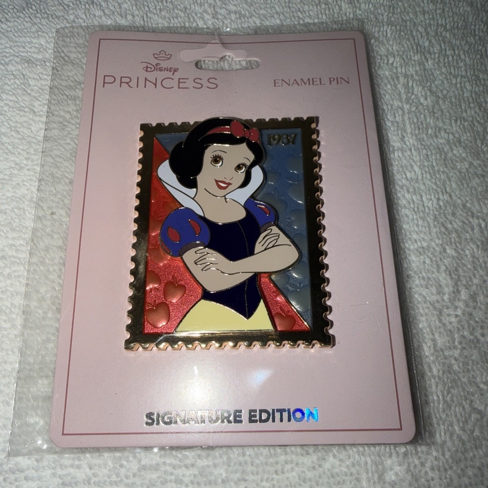 Pink a la Mode Disney Royal Stamp Snow White Collectible Pin LE /400 NEW
